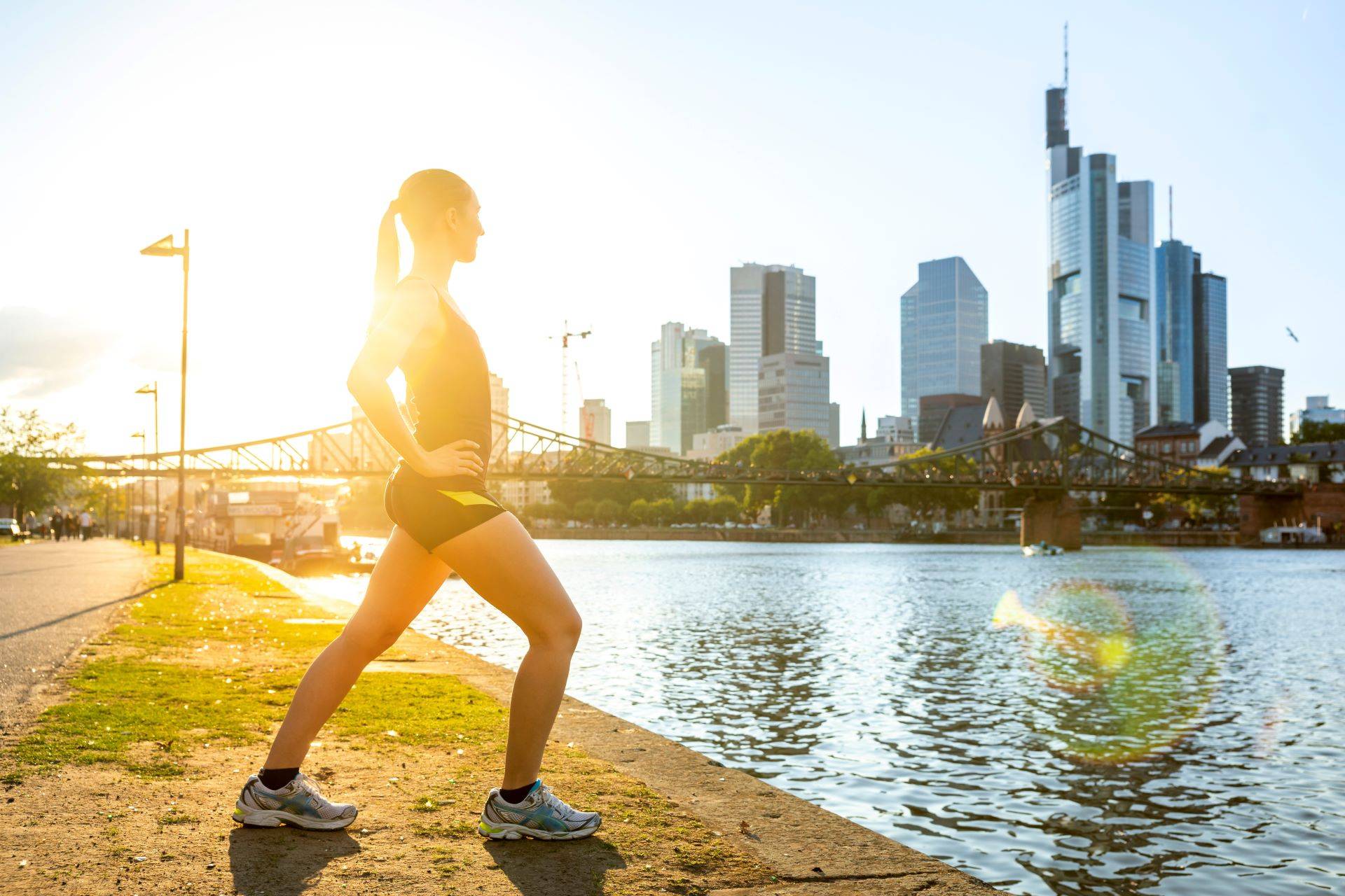 Frau macht Sport in Frankfurt