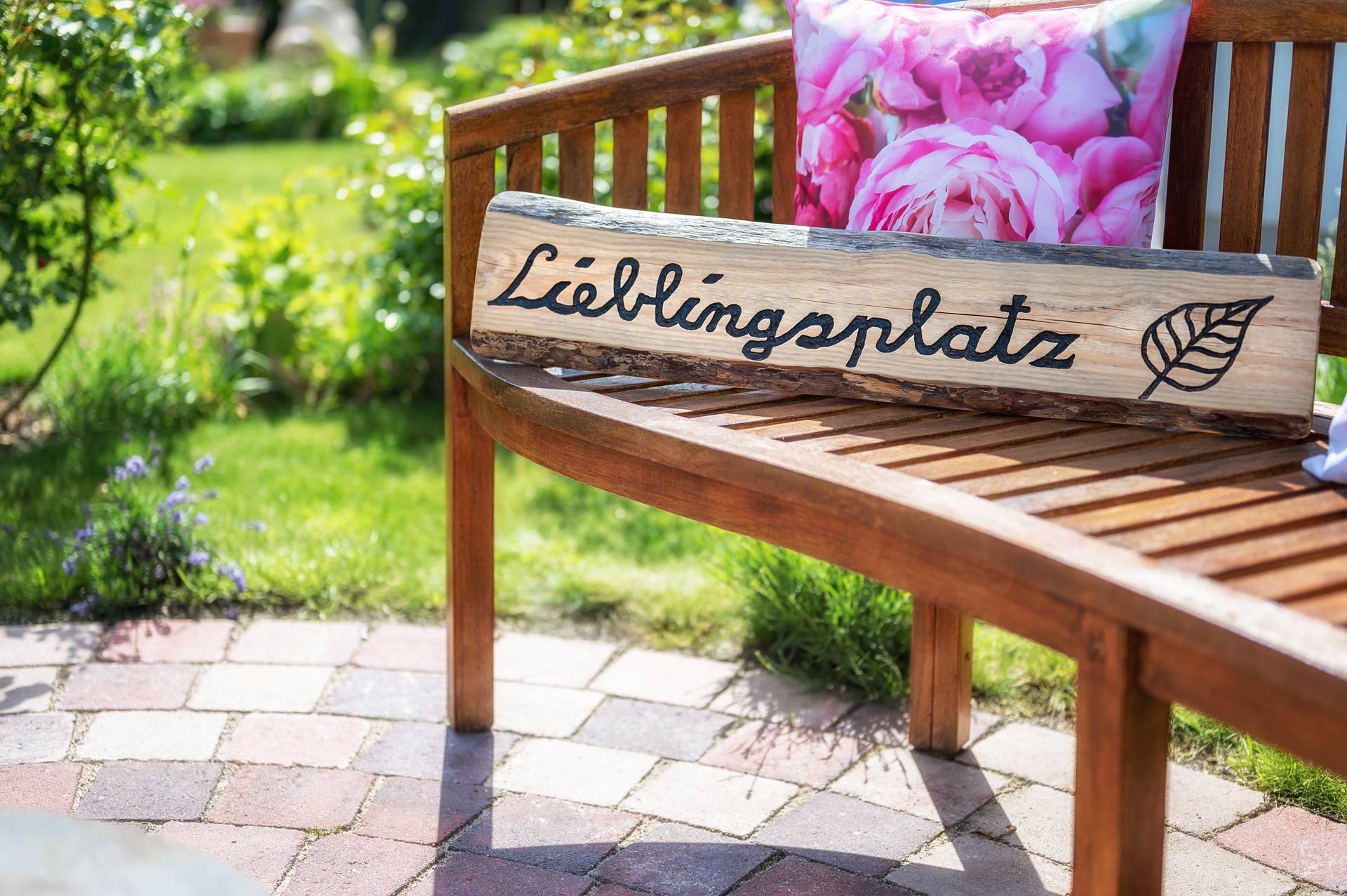 Einladende Gartenecke mit Lieblingsplatz | Polygonal Platten

