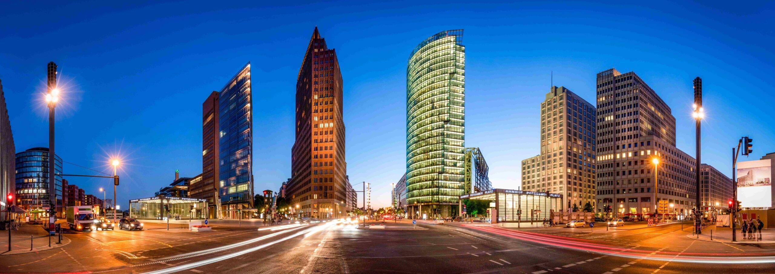 Potsdamer Platz Panorama bei Nacht, Berlin Mitte, Deutschland 