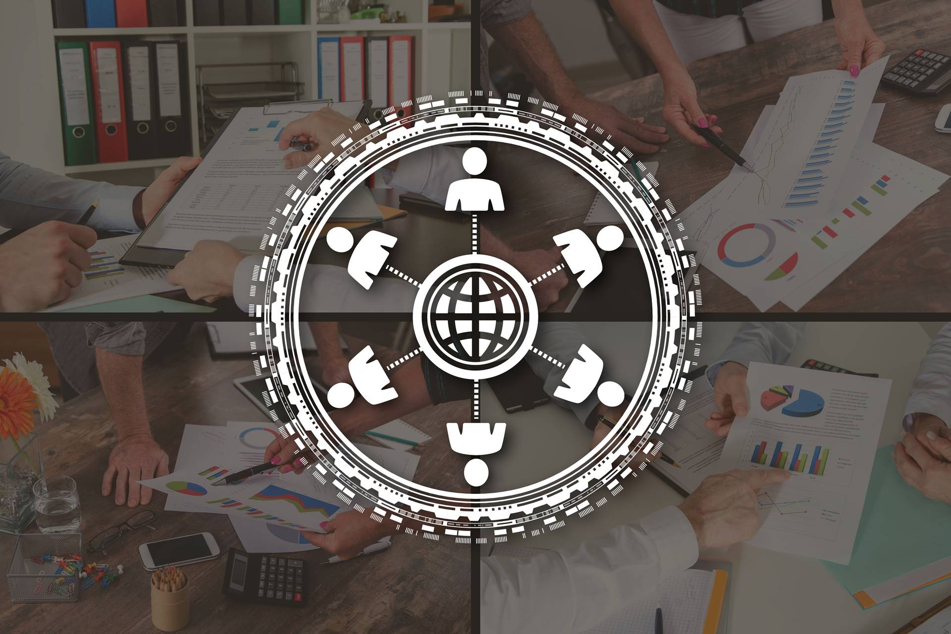 Team arbeitet mit Diagrammen und Netzwerk | Gebäudereinigung