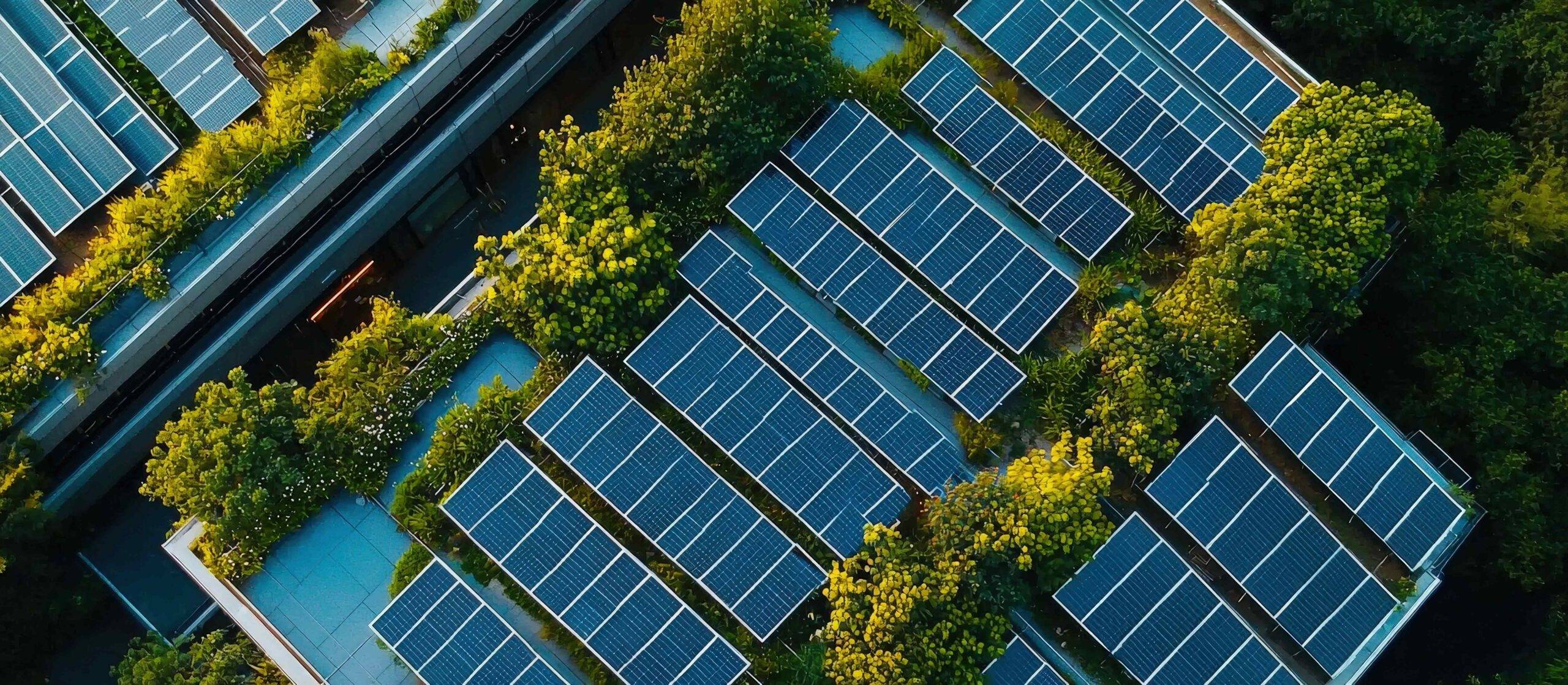 Grüne Energieinitiativen, die durch Photovoltaikzellen auf gewerblichen Gebäuden hervorgehoben werden.