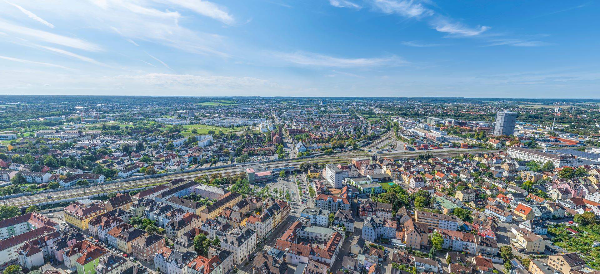 Stadtansicht von Oberhausen mit Industriegebiet und Gasometer